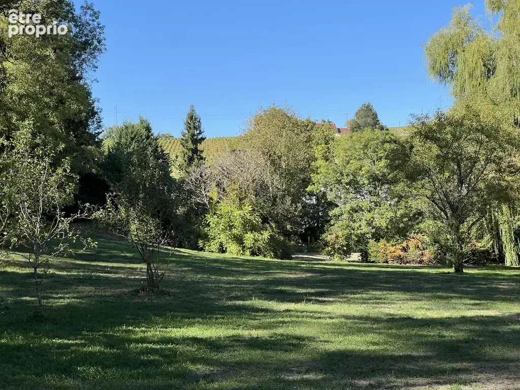 Propriété 9730 m2 : ancien moulin restauré avec garage, parc, sources, rivière - photo 2