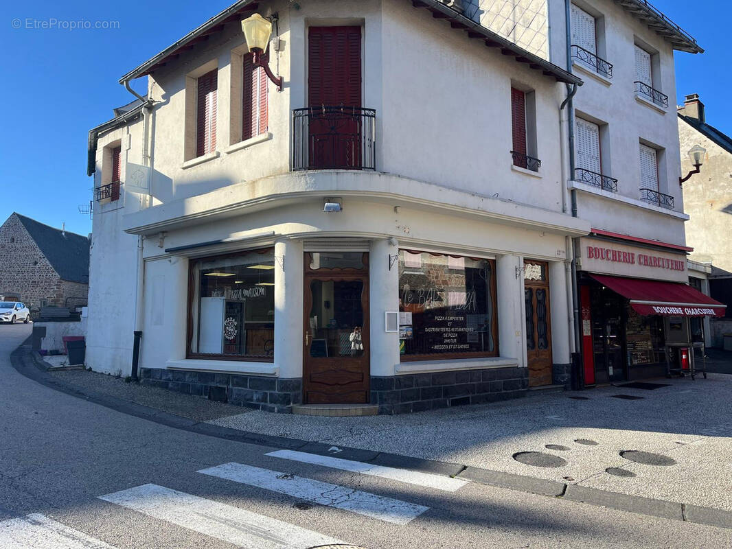 Commerce à SAINT-SAUVES-D'AUVERGNE