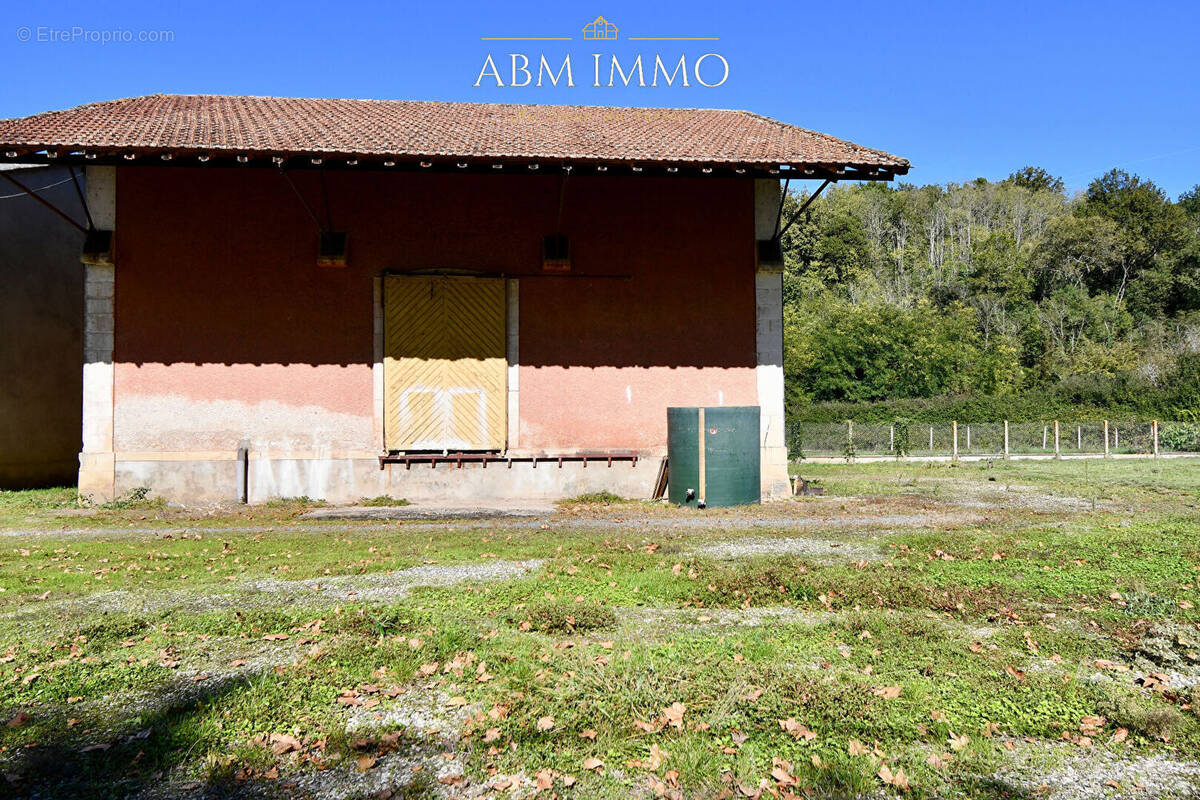 Commerce à MOULEYDIER