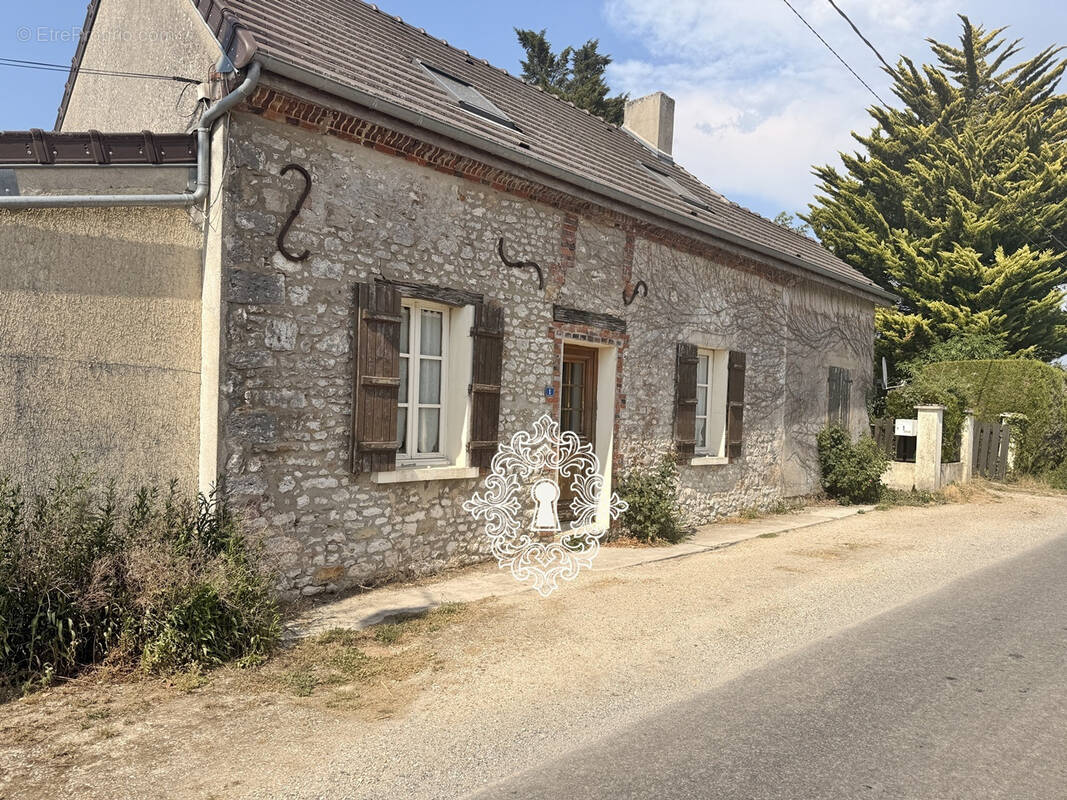 Maison à CHENOISE