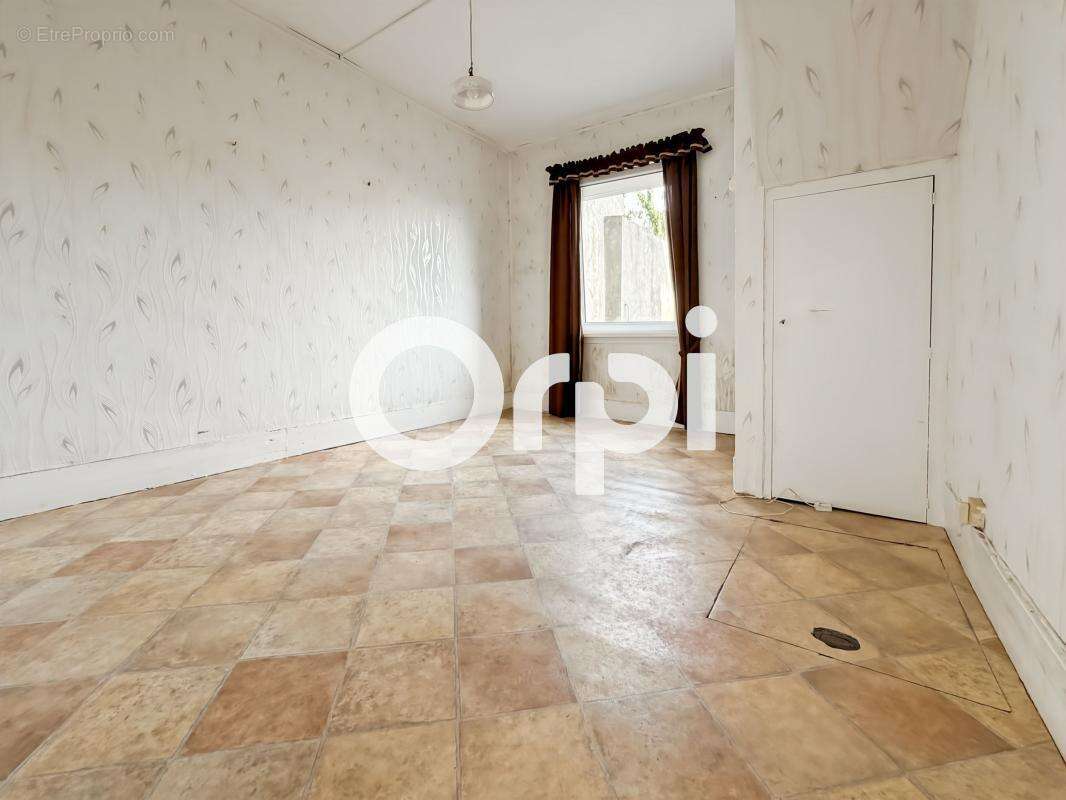 Maison 2 chambres, bureau, cave et cour à Coudekerque-Branche (59210) - photo 3