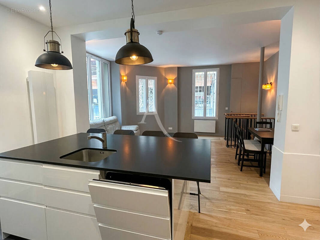 Appartement à PARIS-17E