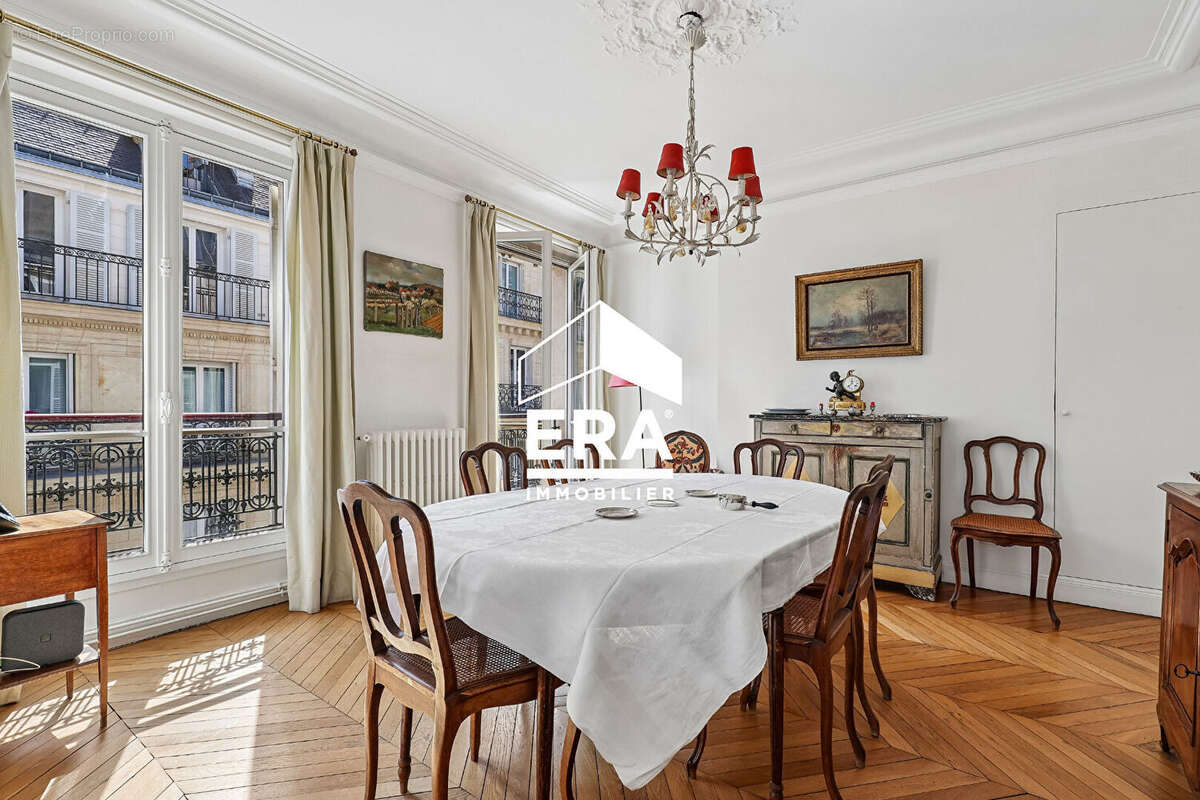 Appartement à PARIS-8E