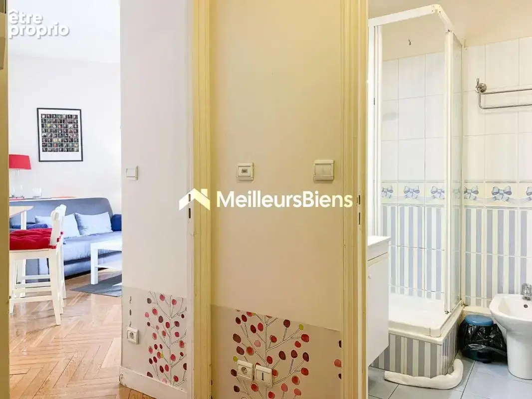 Paris 8e – Saint-Augustin : studio sur cour avec coin nuit indépendant, ascenseur - photo 4