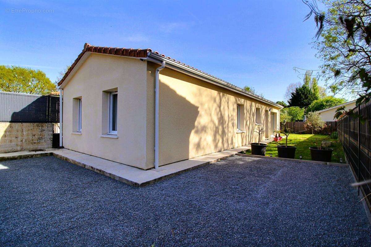 Maison à BLANQUEFORT