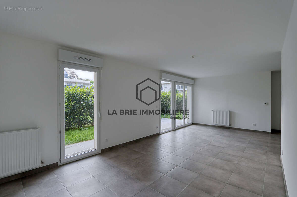 Appartement à EMERAINVILLE