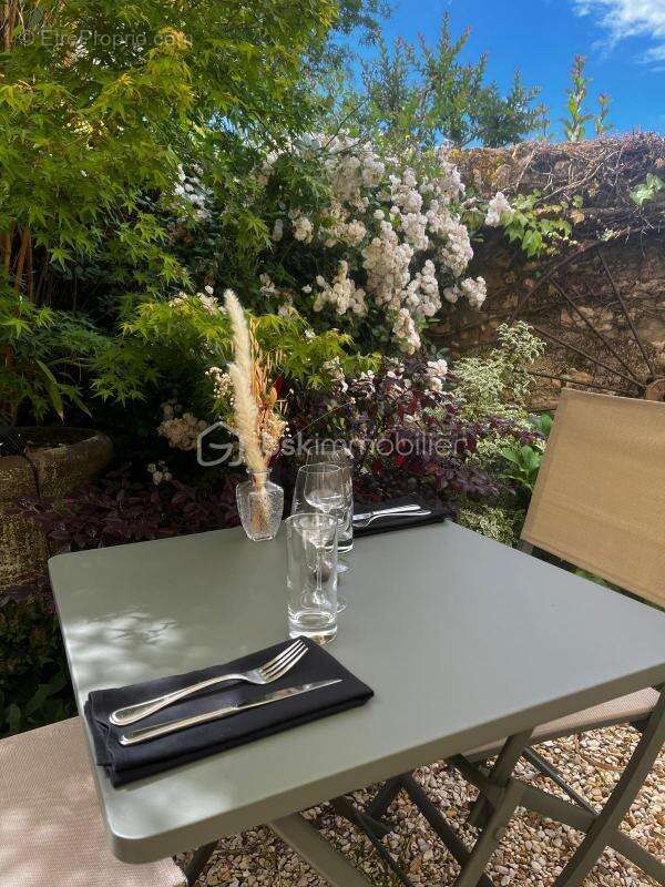 Commerce à SARLAT-LA-CANEDA