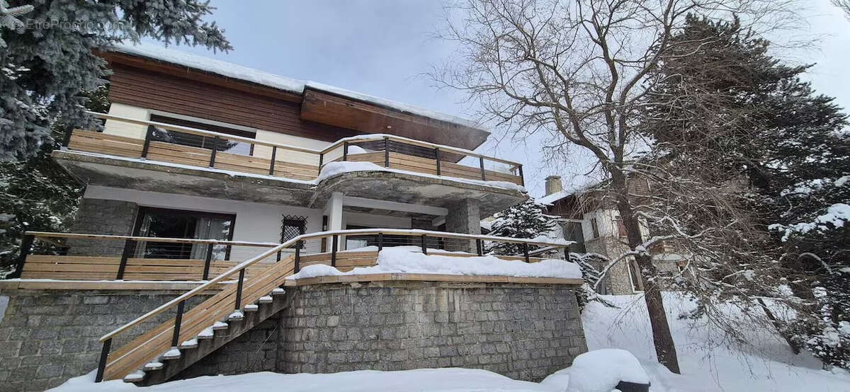 PROCHE CENTRE FONT-ROMEU - Magnifique chalet Cerdan de 257 m2 implanté sur une parcelle de 970 m2 - photo 29