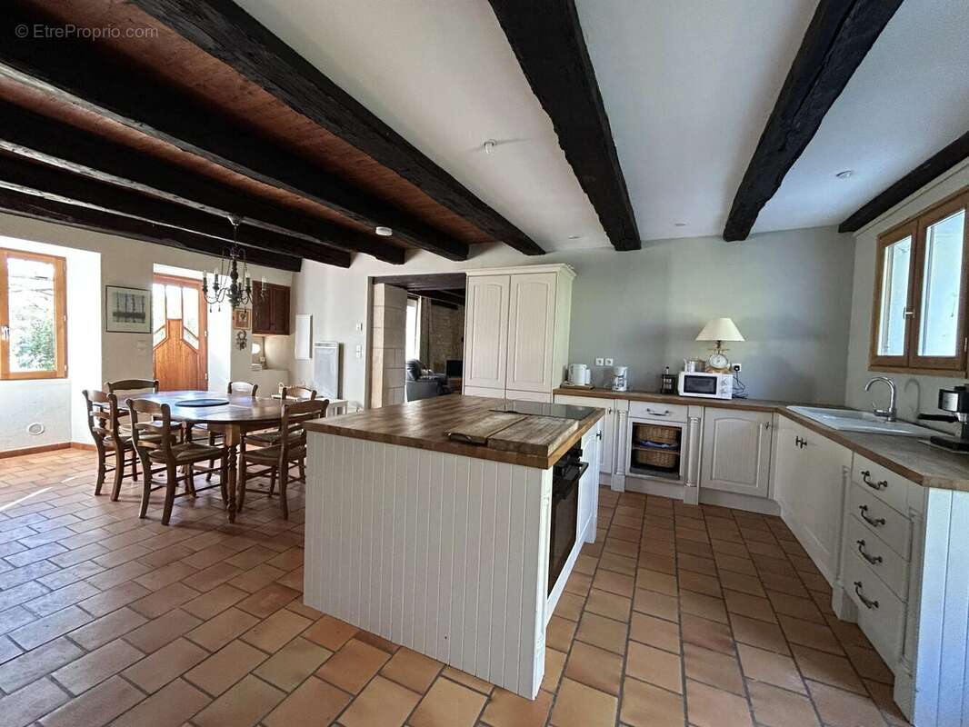 Une ferme de caractère avec annexe/gîte - photo 2