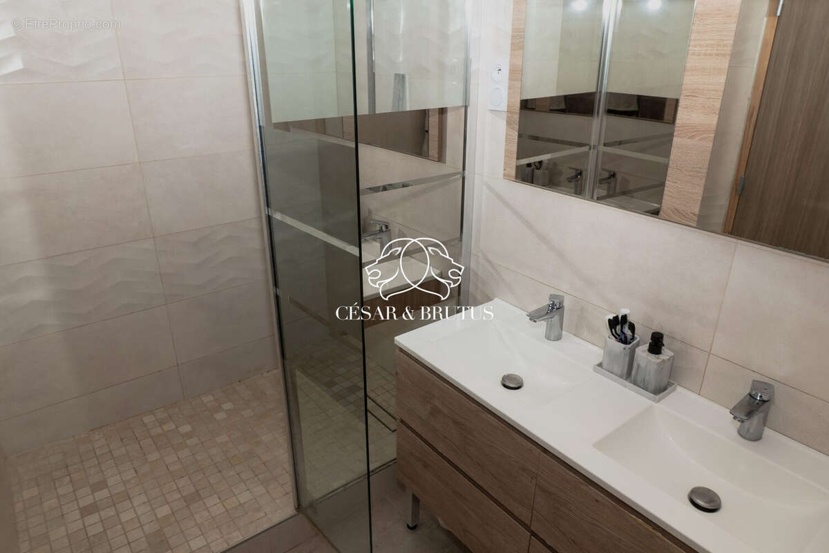Appartement 94 m² à Decines-Charpieu  - photo 6