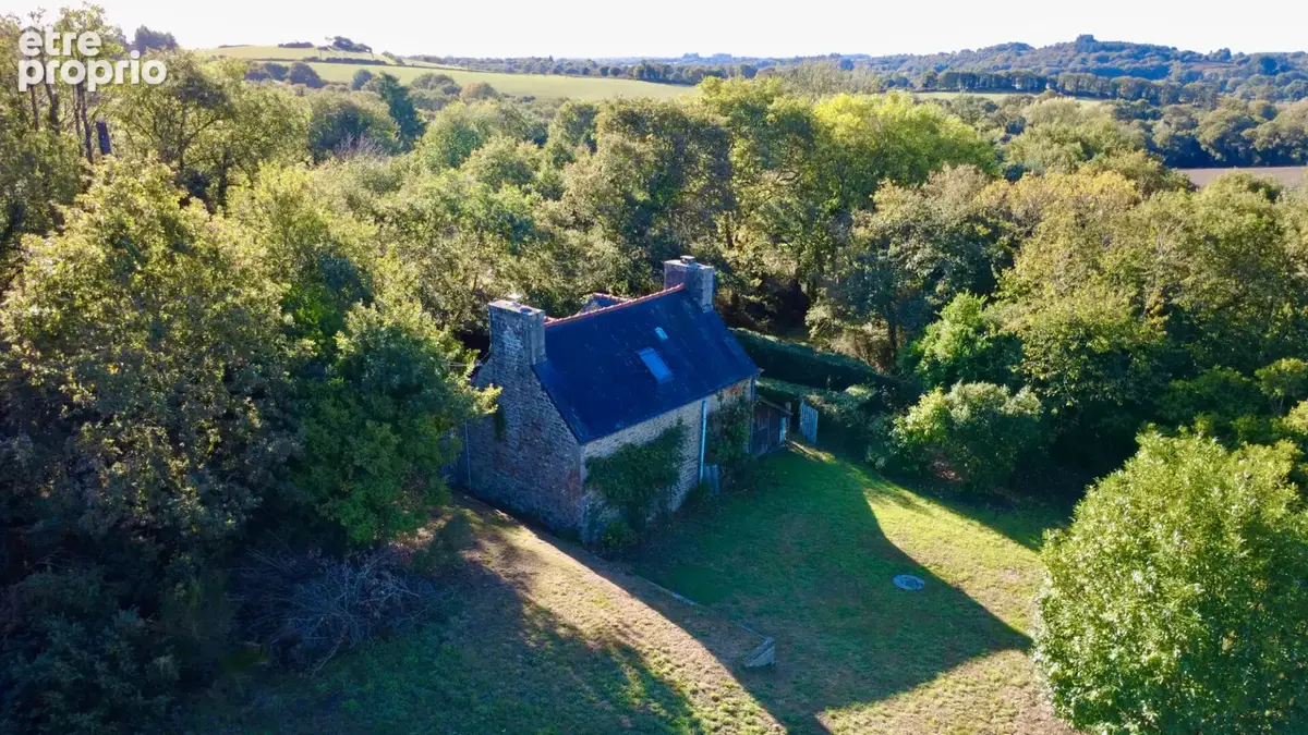 CÔTES-D'ARMOR: Bulat-Pestivien, proche Callac. Charmante maison en pierre de 2 chambres, avec garage et dépendances, sur 2,7 hec - photo 2