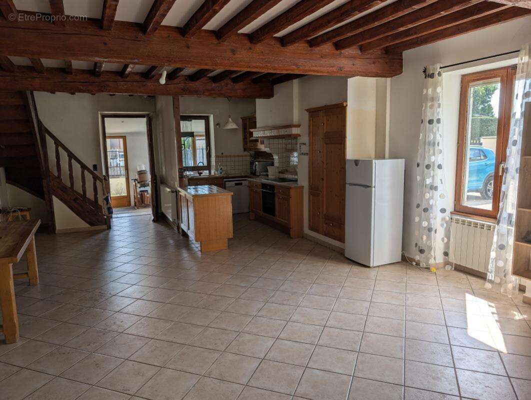 Maison 212 m² à Chavanoz  - photo 5