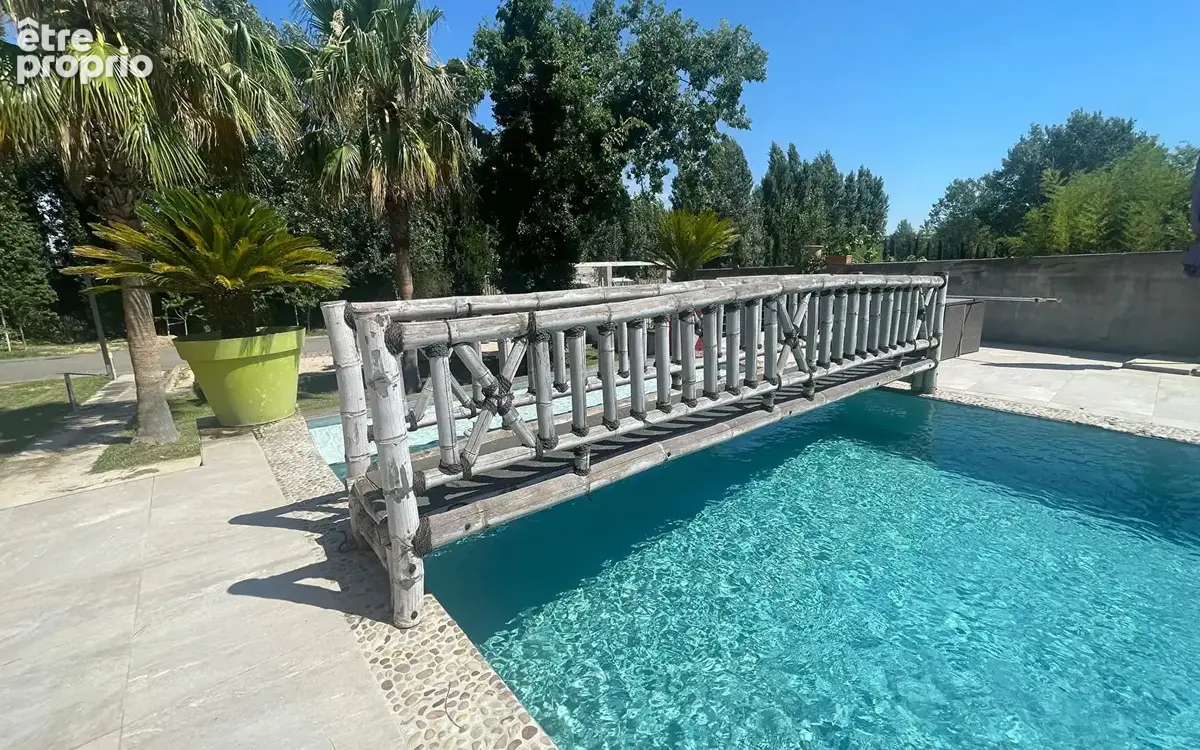 Mas de 273 m² habitable avec piscine et dépendances sur 5810 m² de jardin clos arboré. - photo 13