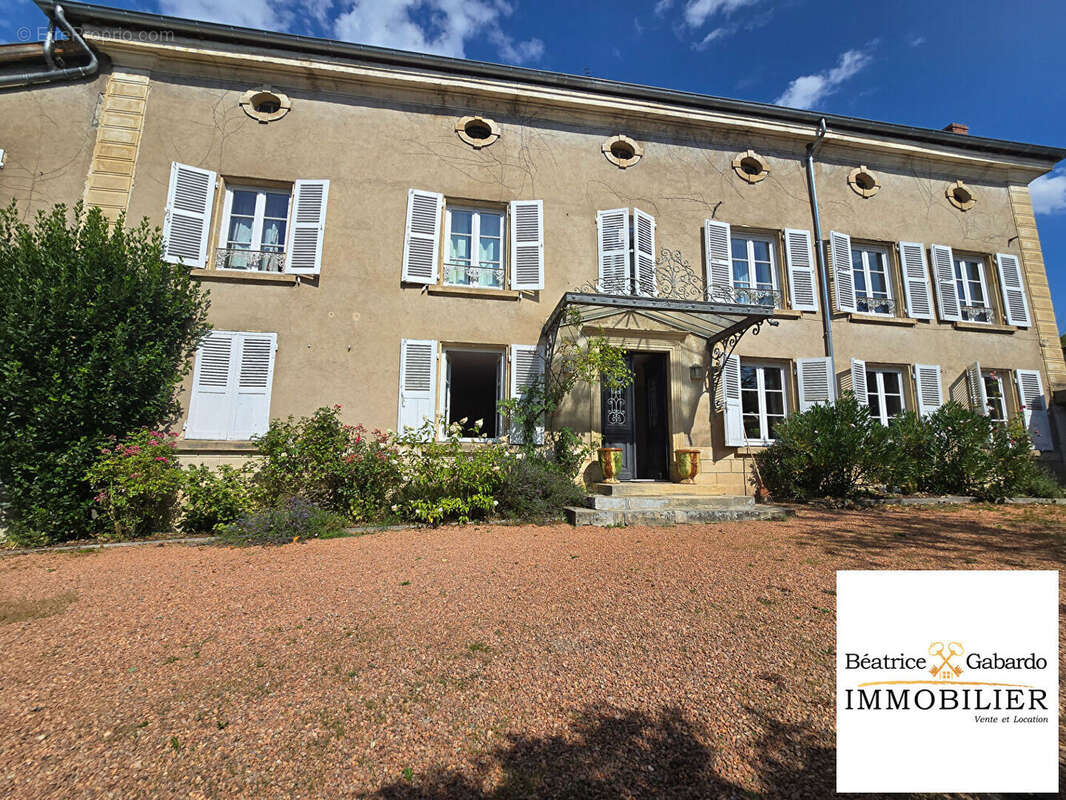 Maison à POULE-LES-ECHARMEAUX