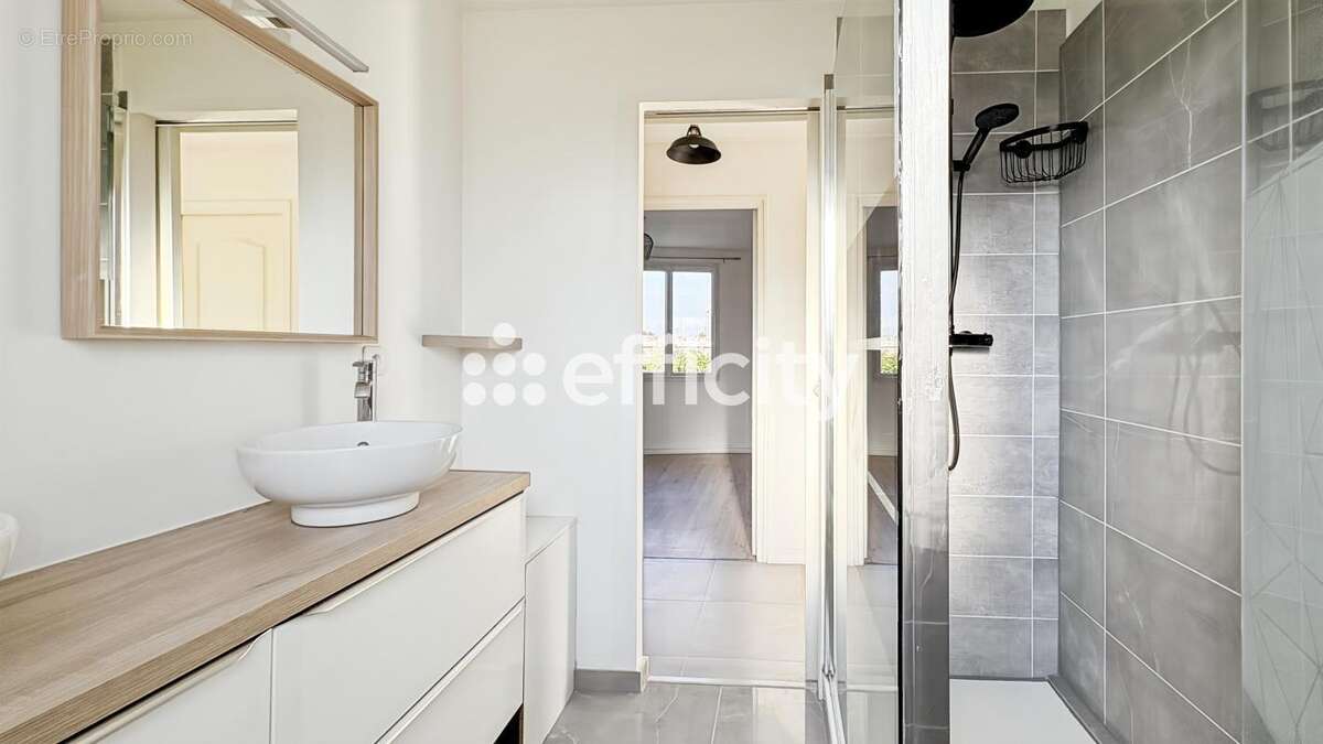 Maison à CHAILLEVETTE