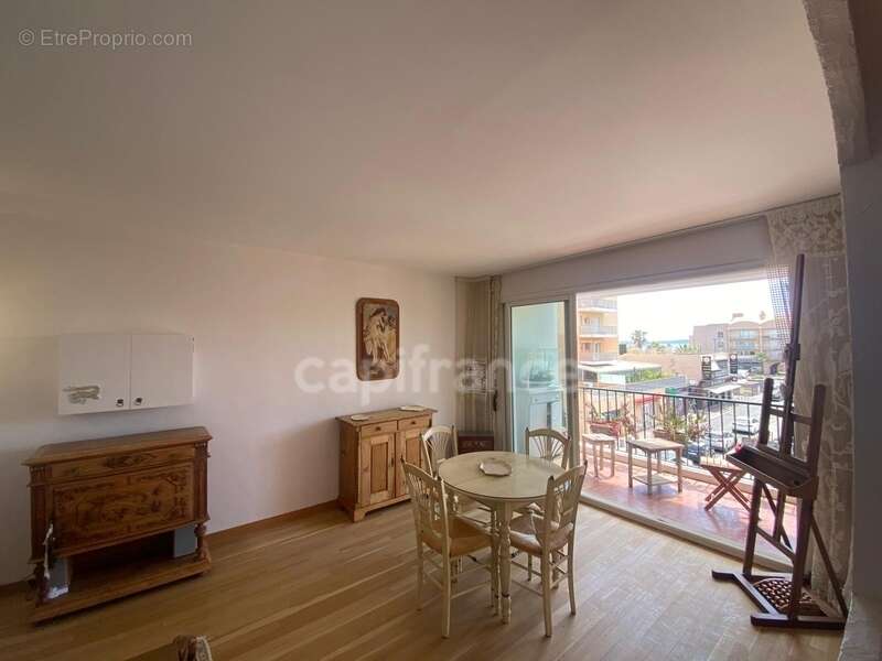 Appartement à vendre 2 pièces HYERES (83) - Port de Hyères - Parking - Terrasses - Cave - photo 3