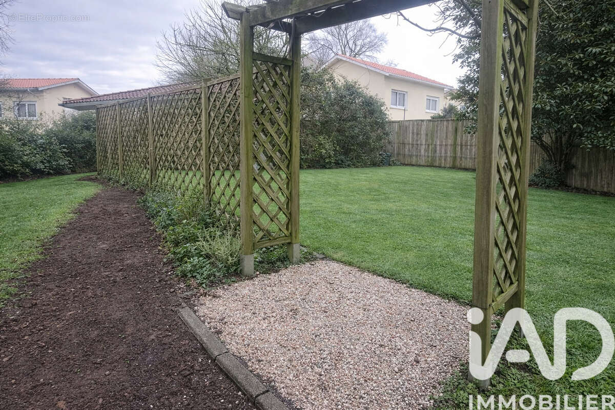 Photo 2 - Terrain à PESSAC
