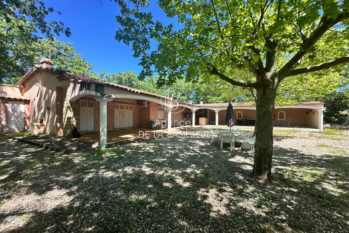 Maison à SAINT-MAXIMIN-LA-SAINTE-BAUME