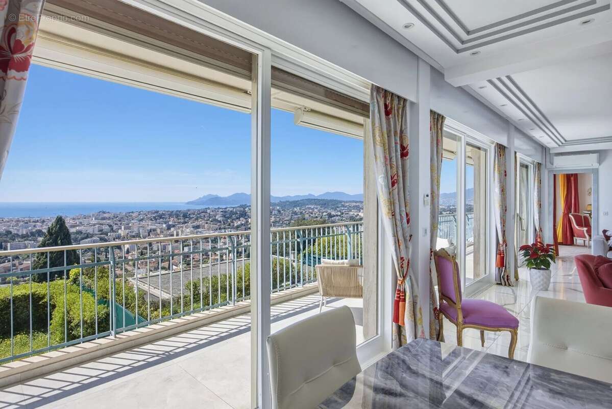 Appartement à LE CANNET