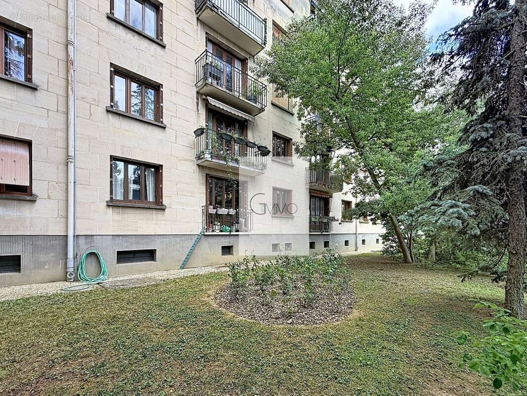 Appartement à L'HAY-LES-ROSES