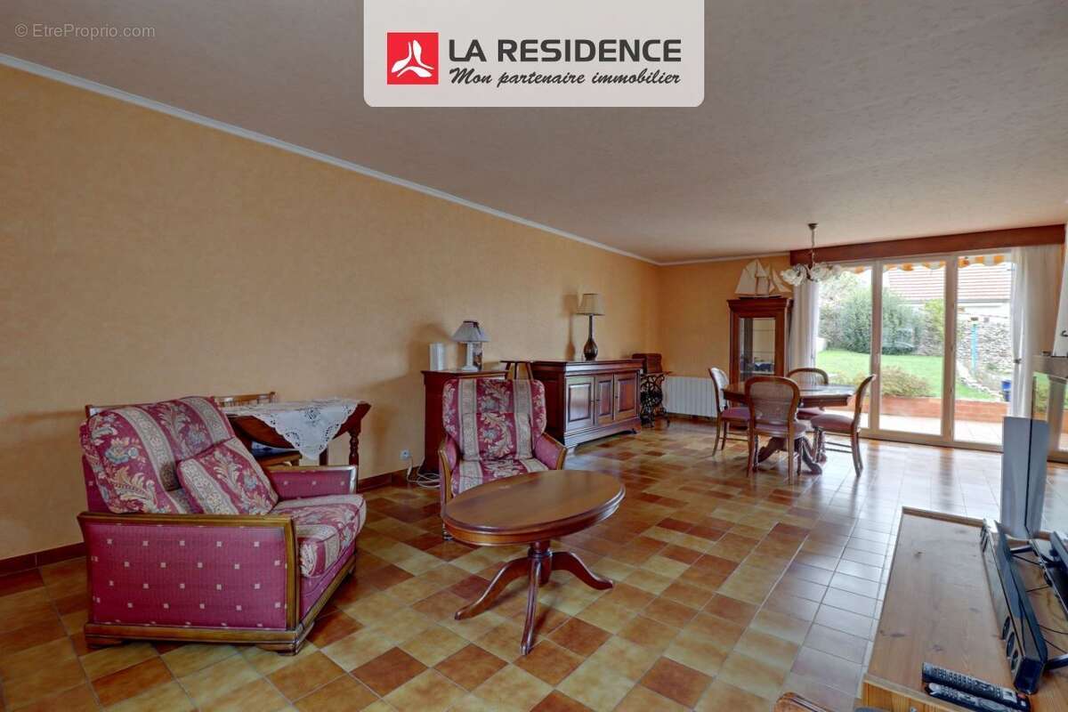 Maison à JUMEAUVILLE