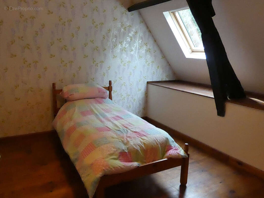 Maison à SAINT-QUENTIN-LES-CHARDONNETS