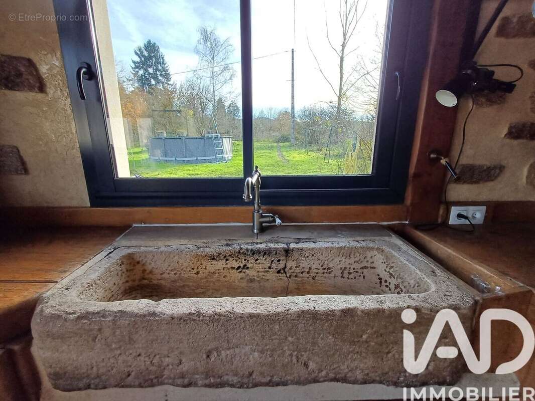 Maison 245 m² à Saint-Berain-Sur-Dheune  - photo 4