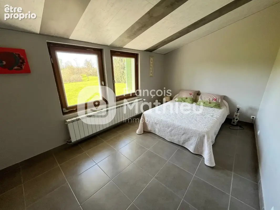 Chalamont : Jolie maison traditionnelle 350m2 hab + dépendances - piscine et terrain de 3 hectares - photo 10