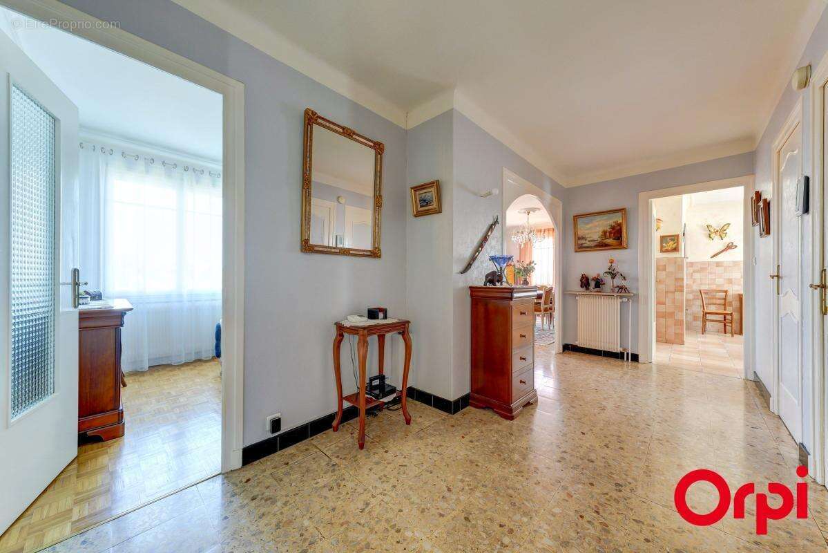 Maison familiale de 158 m² avec une belle vue dégagée - photo 10