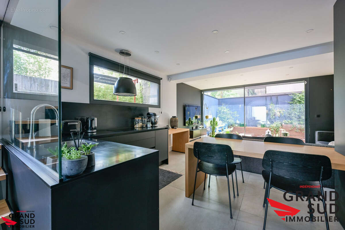 Maison 93 m² à Merignac  - photo 2