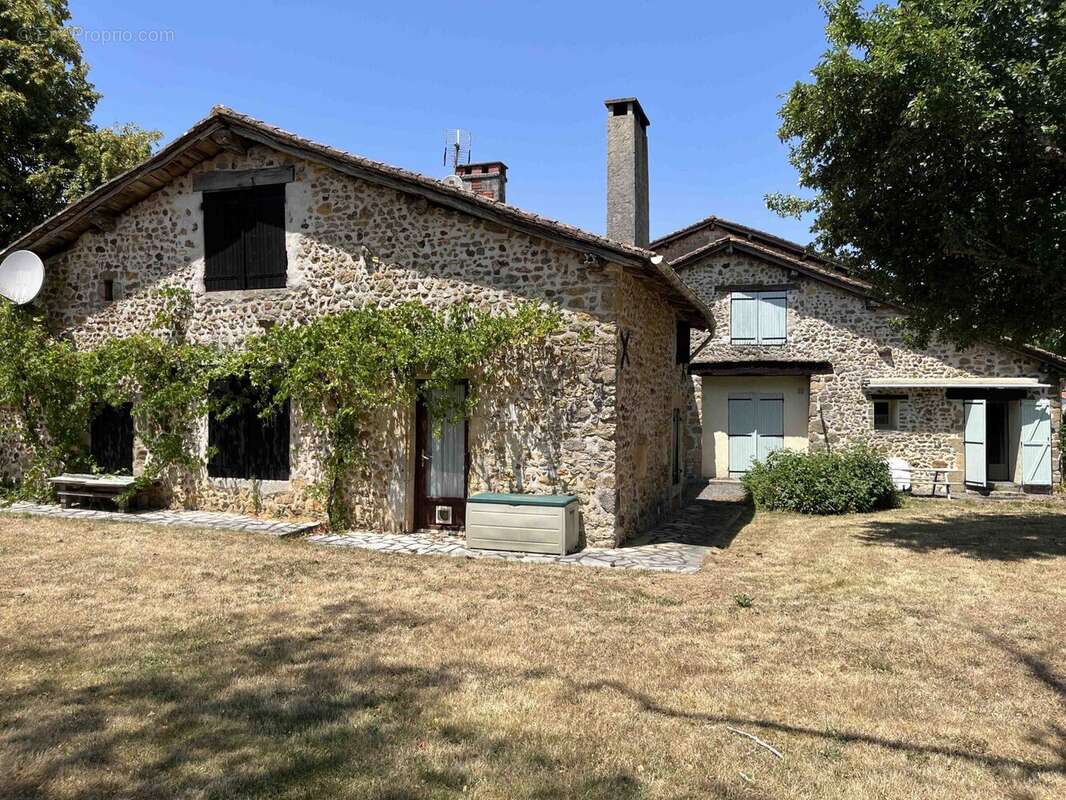 Maison 538 m² à Chasseneuil-Sur-Bonnieure  - photo 7