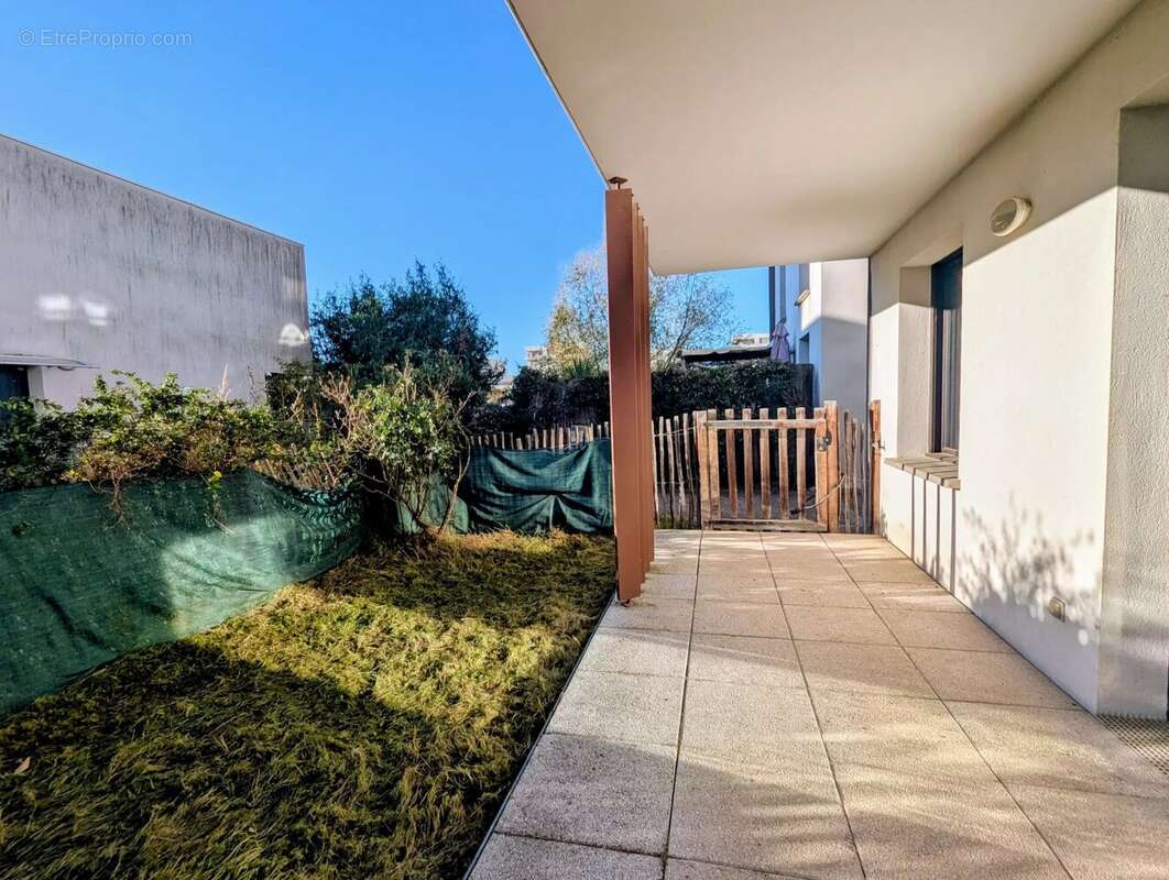 Appartement à BEAUZELLE