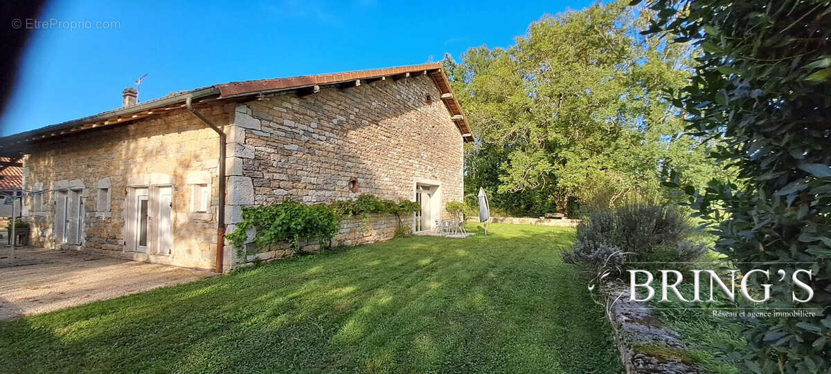Maison à SAINT-ETIENNE-DU-BOIS