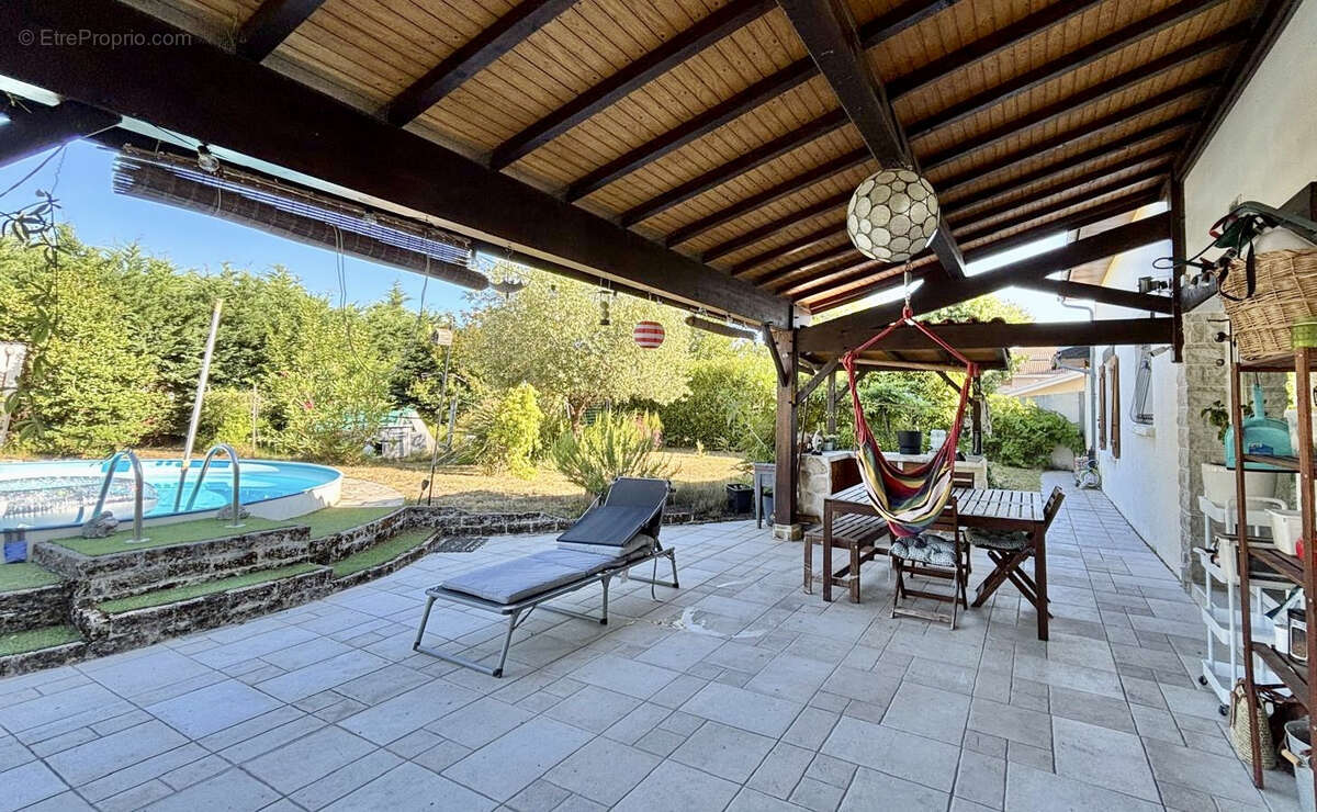 St JEAN D'ILLAC - Maison de charme 124m2 avec grand jardin arboré, piscine et garage - photo 3