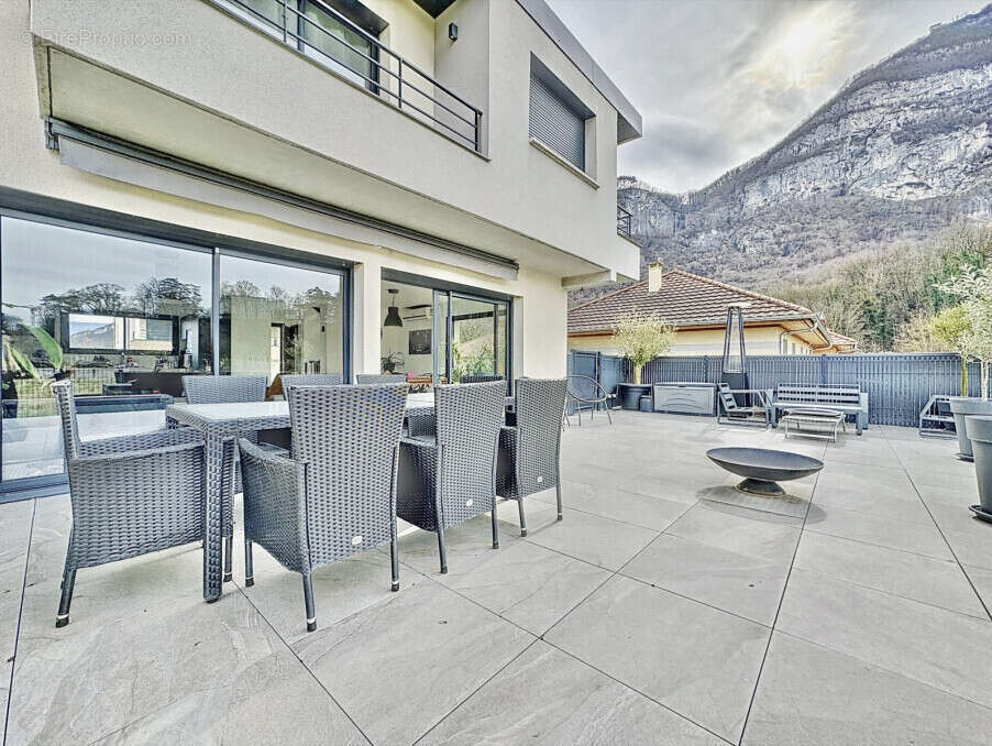 Maison à ETREMBIERES