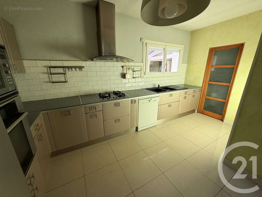 Maison à PINS-JUSTARET