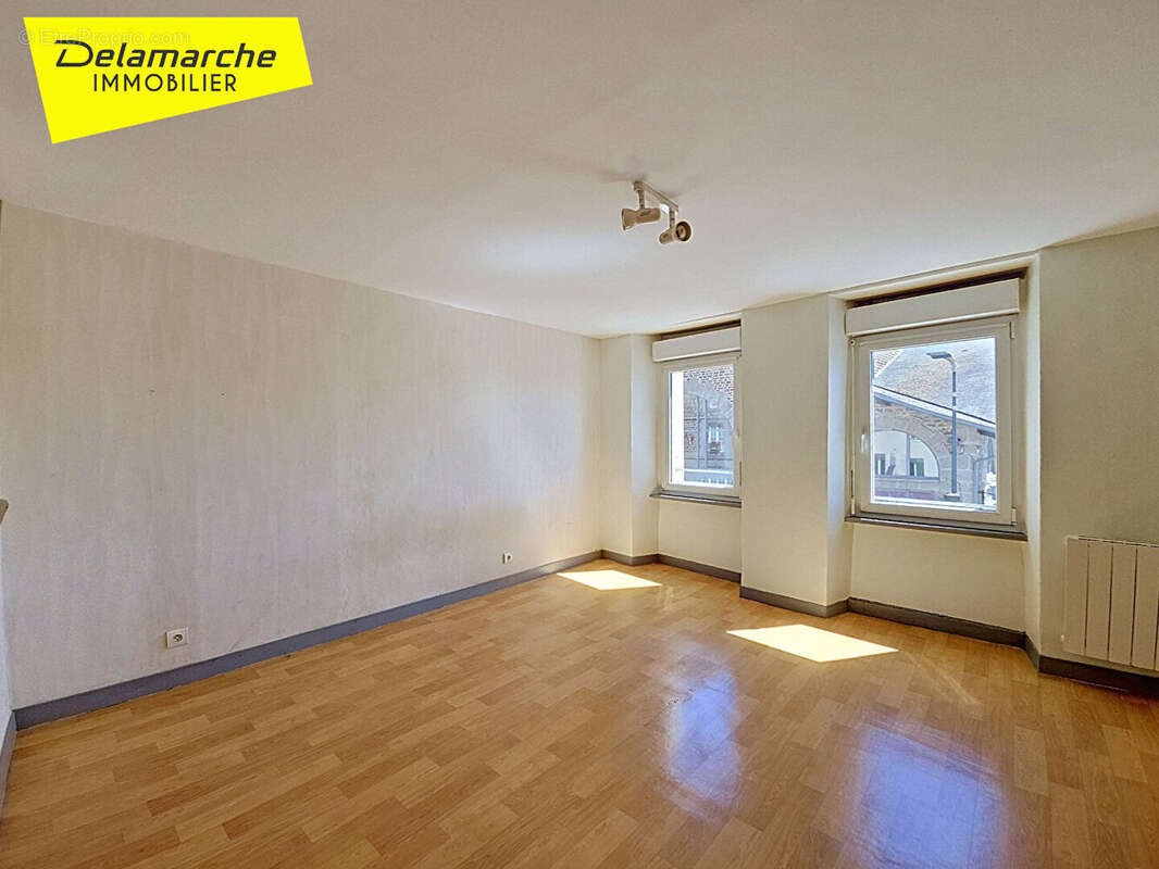 A vendre immeuble Brehal local commercial + appartement - photo 6