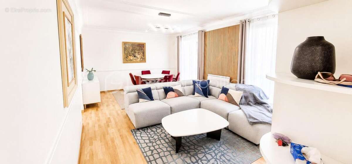 PARIS 11ᵉ – NATION  Magnifique 3 pièces de 76 m² entièrement rénové par architecte - photo 4