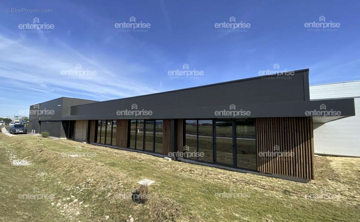 Ideal investisseaur + restaurateur a acheter 633m2 + 180m2 terrasse exterieure - photo 3