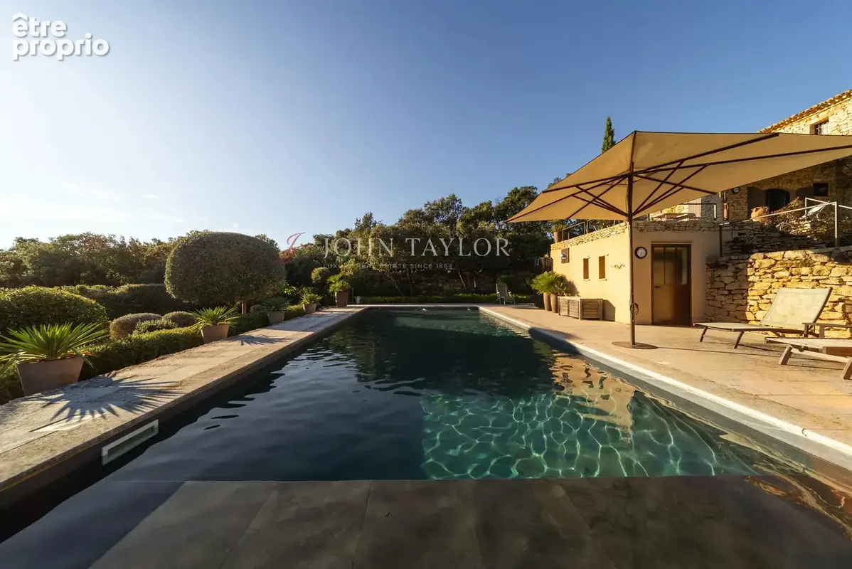 Superbe propriété en pierre avec piscine et vue panoramique sur le Luberon à Gordes, Provence. - photo 4
