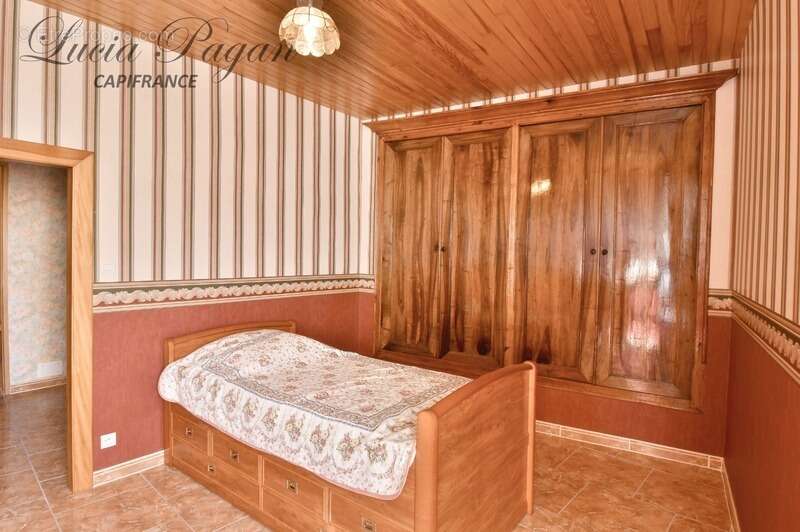 Maison à MONTOULIERS