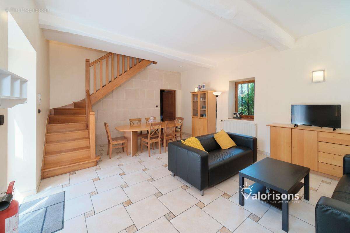 Maison 100 m² à Jons  - photo 5