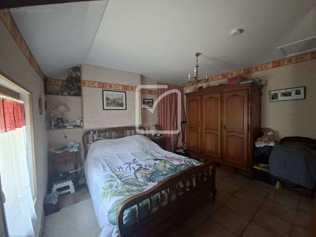 Maison individuelle en pierre, 136 m2, 4 chambres, terrain arboré clos de 1364 m2   Evriguet - photo 8