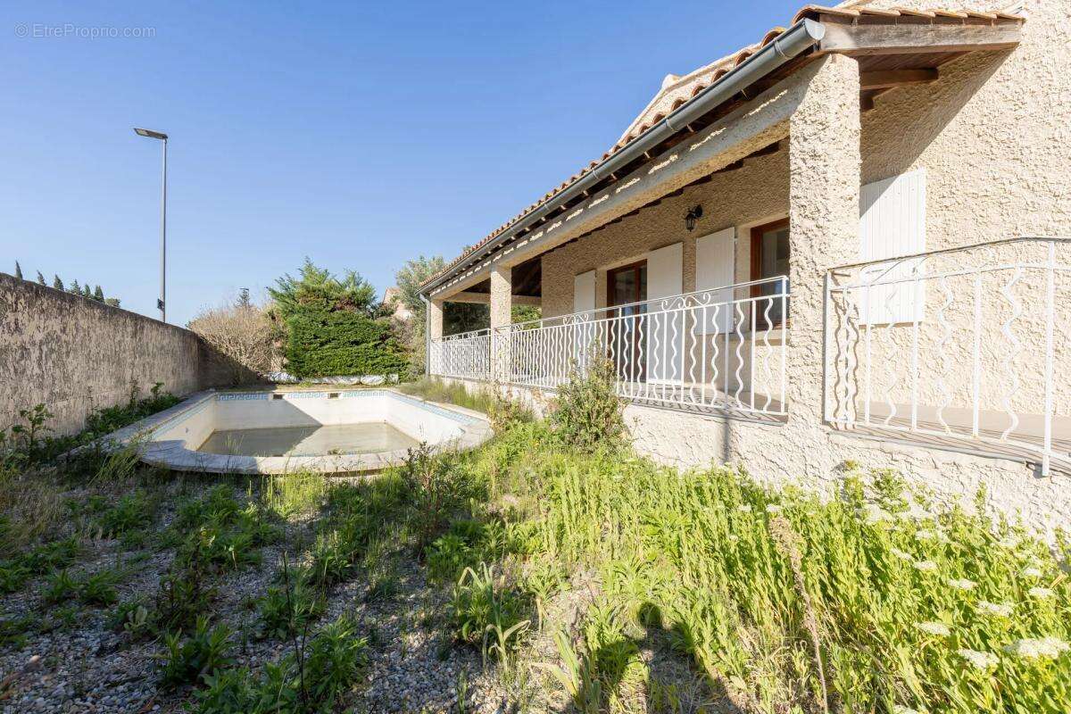 Maison à ENTRAIGUES-SUR-LA-SORGUE