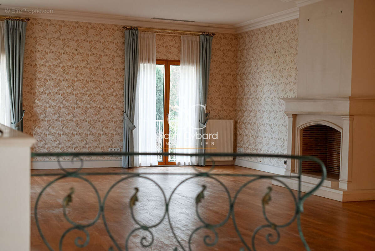 L'Isle d'Espagnac  Maison familiale de 293 m2 environ - photo 3