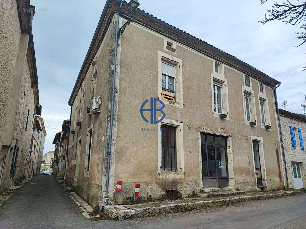 Maison à BEAUVILLE