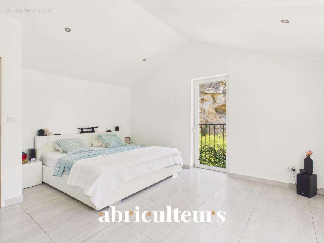 Mas provençal rénové de 249 m² avec dépendance – Grans - photo 14
