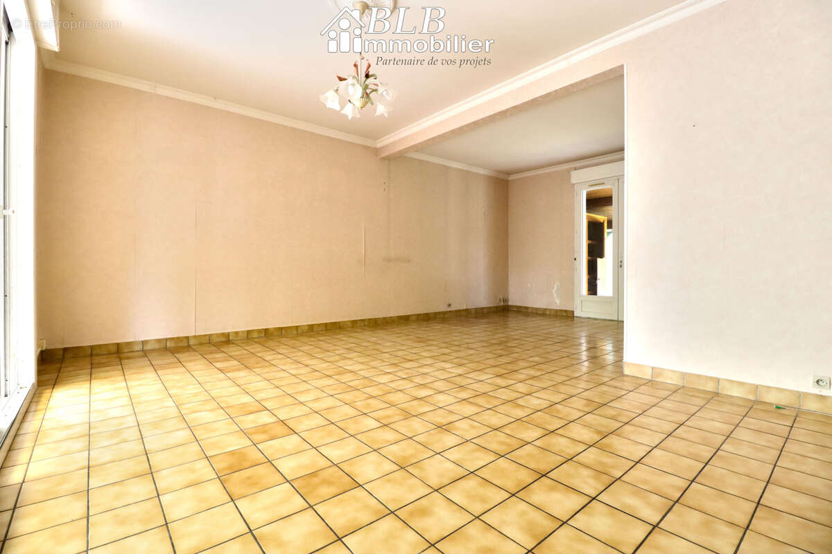 Maison à LE PERRAY-EN-YVELINES