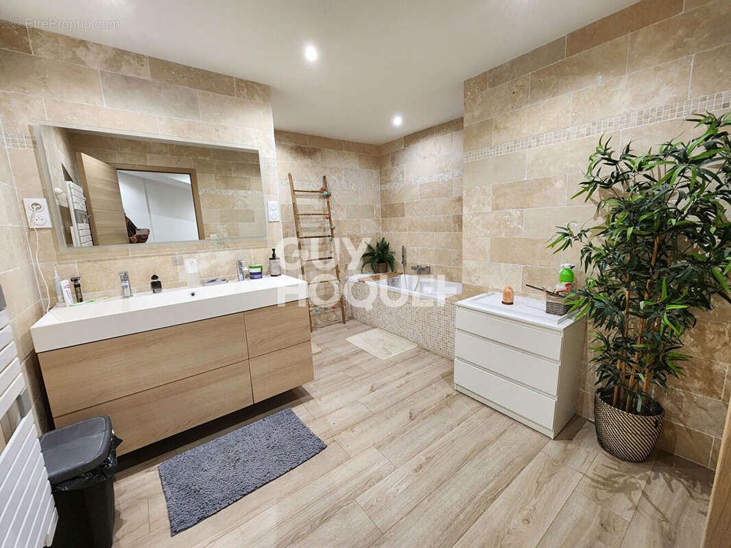 Maison à SAINT-MARTIN-LA-PLAINE