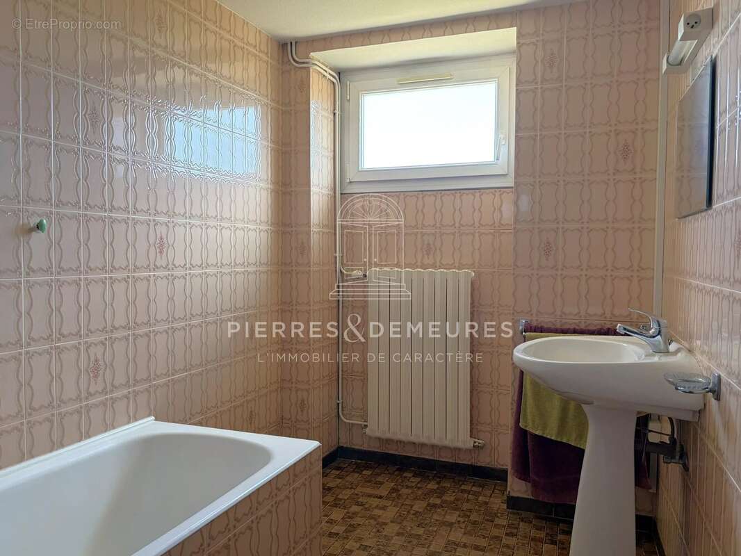 Fermette et ses 1400 m² de dépendances sur 5 hectares - photo 8